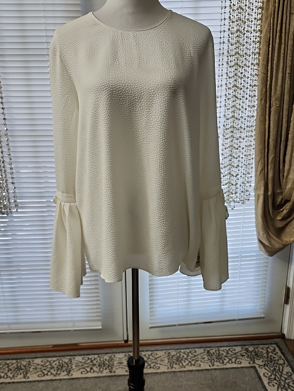Ellen Tracy Cream Textured Bell-Sleeve Blouse